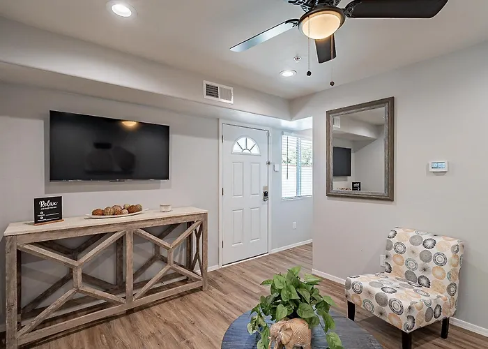 Holiday home Modern Updated Luxury Triplex Ev Charging