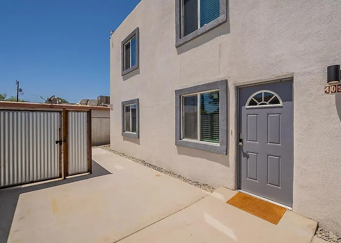 Holiday home Modern Updated Luxury Triplex Ev Charging