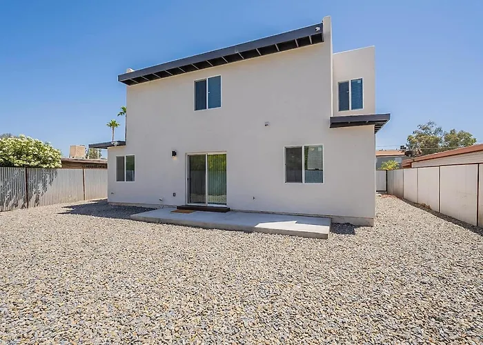 Holiday home Modern Updated Luxury Triplex Ev Charging Tucson