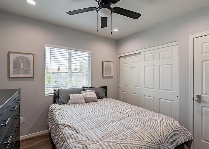 Modern Updated Luxury Triplex Ev Charging Holiday home *