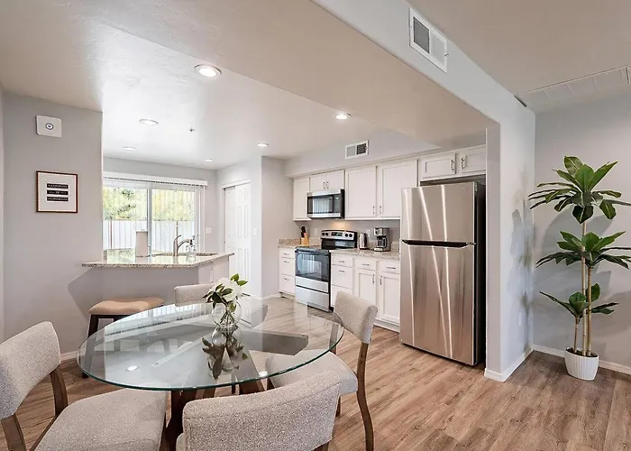 Modern Updated Luxury Triplex Ev Charging Holiday home