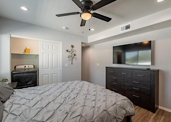 Holiday home Modern Updated Luxury Triplex Ev Charging
