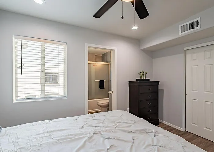 Holiday home Modern Updated Luxury Triplex Ev Charging Tucson