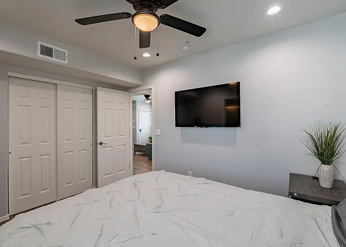 Holiday home Modern Updated Luxury Triplex Ev Charging Tucson