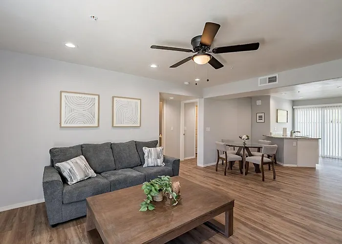 Modern Updated Luxury Triplex Ev Charging Holiday home Tucson