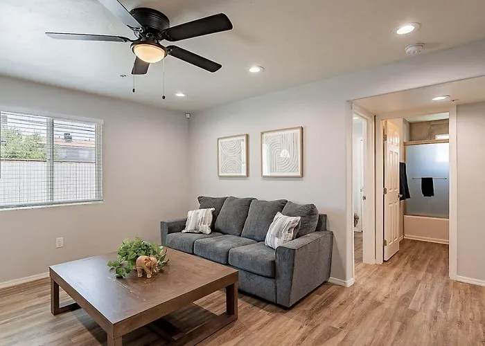 Modern Updated Luxury Triplex Ev Charging Holiday home Tucson