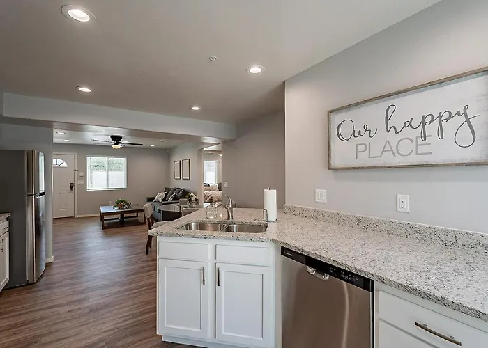Holiday home Modern Updated Luxury Triplex Ev Charging